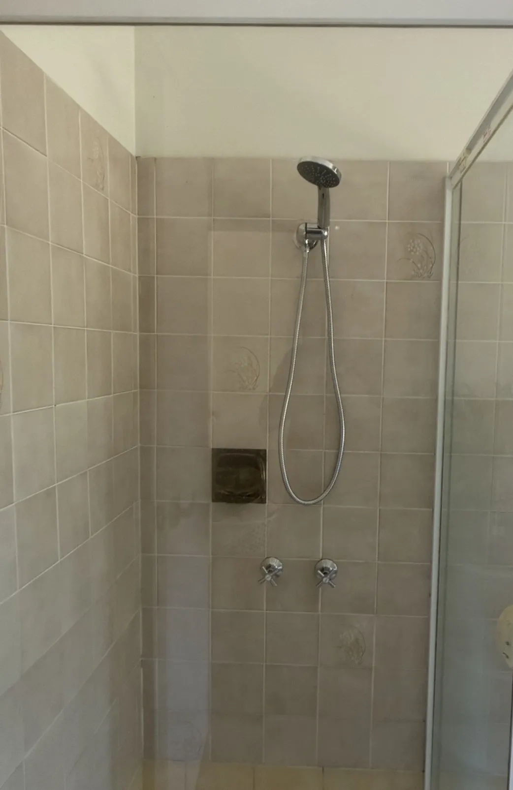 Tiled shower recess with floor waste in a Logan bathroom